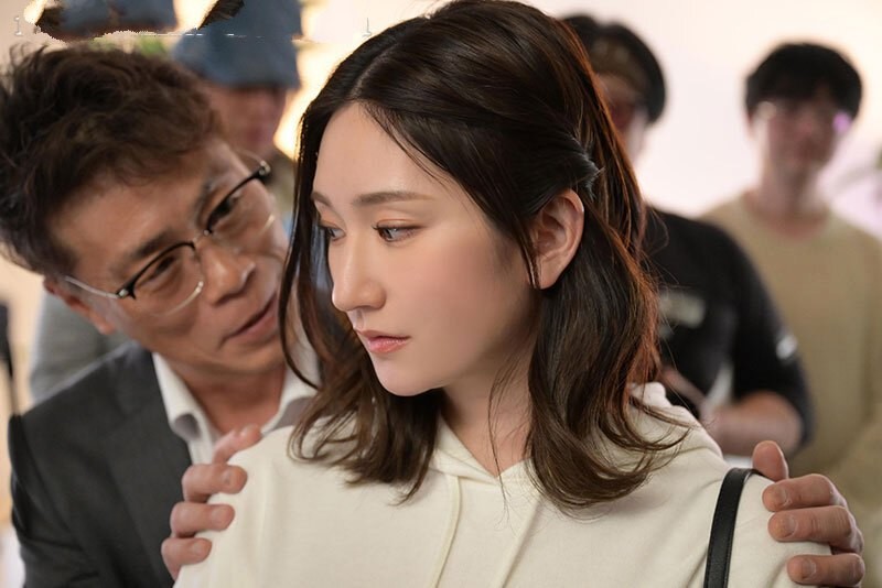 Cô vợ trẻ bị sếp của chồng gạ đụ trong lần đầu gặp mặt