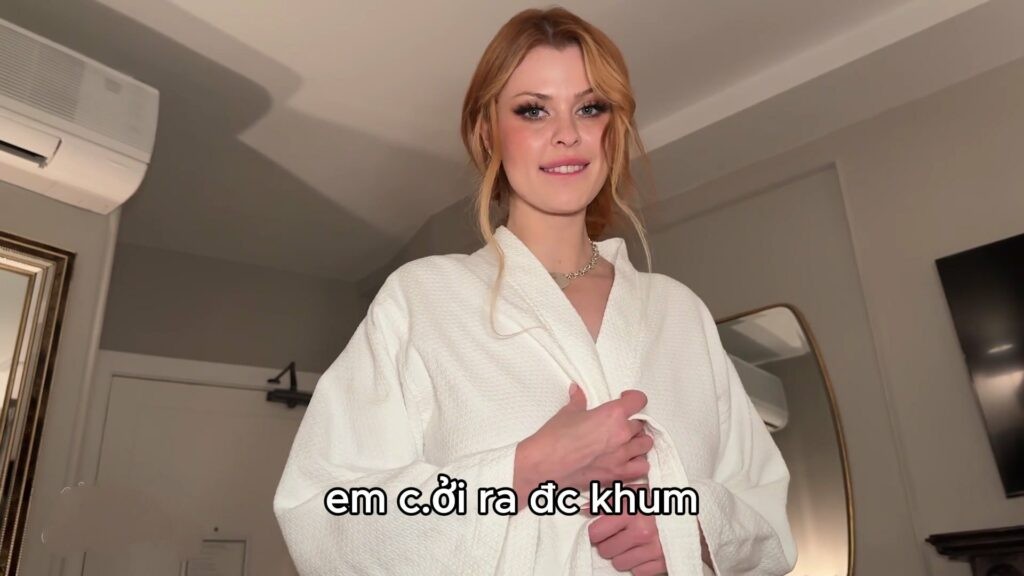 Em cởi ra mình làm nóng người nhé Baby